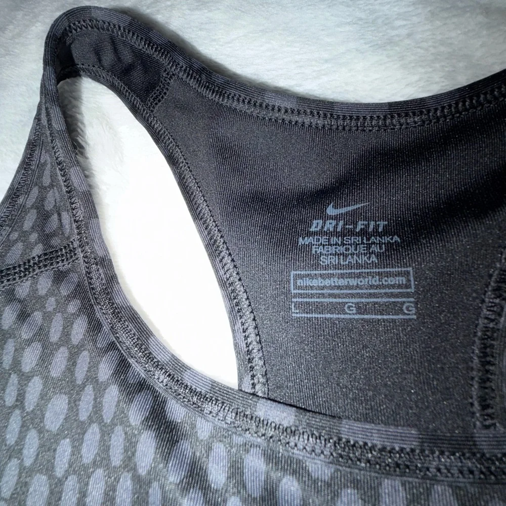 Nike Women's Size L Sports Bra and size M Shorts Set W1